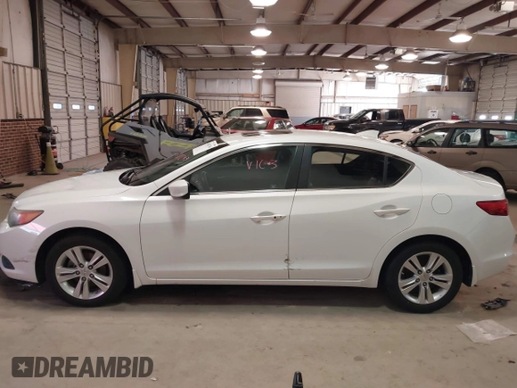 2013 Acura ILX with VIN 19VDE1F33DE019044, listed as a IAAI auction lot 41601790 with 271,575 mi miles. Bid and sale history available at carsss.com. Image 14.