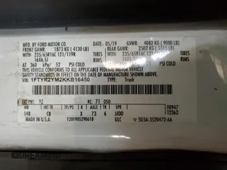 2019 Ford Transit z VIN 1FTYR2YM2KKB16450, wystawiony jako Copart lot #87336424 z przebiegiem 180 945 mil mil oraz Szkoda całkowita • Salvage title. Historia ofert i sprzedaży dostępna na DreamBid. Obrazek 13.