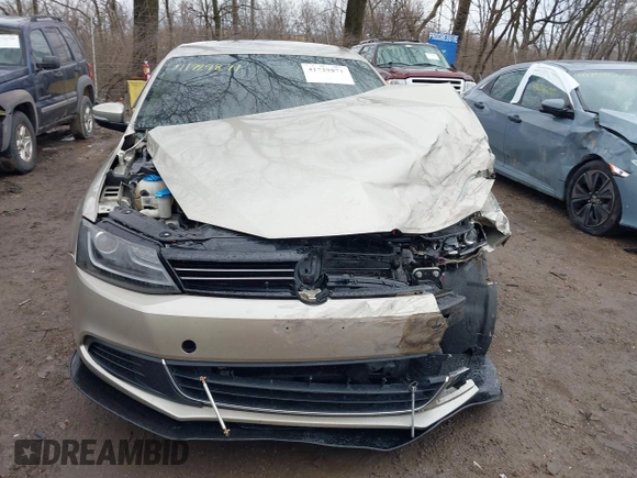 2013 Volkswagen Jetta Sedan SE with VIN 3VWDP7AJ6DM282450, listed as a IAAI auction lot 41729871 with 155,328 mi miles. Bid and sale history available at carsss.com. Image 13.