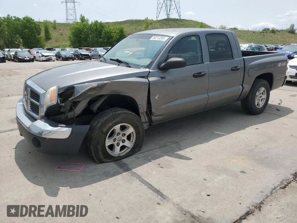 2005 Dodge Dakota SLT z VIN 1D7HW48K15S353766, wystawiony jako Copart lot #59213395 z przebiegiem 182 659 mil mil oraz Szkoda całkowita • Salvage title. Historia ofert i sprzedaży dostępna na DreamBid. Obrazek 1.