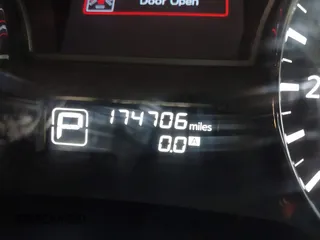 2015 Nissan Altima SV z VIN 1N4AL3AP2FC585914, wystawiony jako IAAI lot #42200459 z przebiegiem 174 706 mil mil oraz . Historia ofert i sprzedaży dostępna na DreamBid. Obrazek 16.