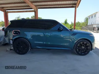 2024 Land Rover Range Rover Sport Dynamic SE z VIN SAL1L9FU7RA413561, wystawiony jako IAAI lot #42123500 z przebiegiem 8 319 mil mil oraz . Historia ofert i sprzedaży dostępna na DreamBid. Obrazek 14.
