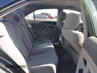 2008 Toyota Camry LE z VIN 4T4BE46K78R040785, wystawiony jako IAAI lot #42338481 z przebiegiem 90 926 mil mil oraz . Historia ofert i sprzedaży dostępna na DreamBid. Obrazek 8.