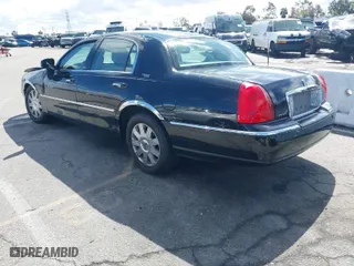 2005 Lincoln Town Car Signature Limited with VIN 1LNHM82W35Y636746, listed as a IAAI auction lot 41801075 with 1 mi miles. Bid and sale history available at carsss.com. Image 3.