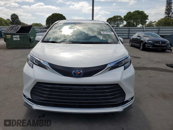 2021 Toyota Sienna XLE with VIN 5TDYRKEC5MS047289, listed as a Copart auction lot 54144785 with 31,350 mi miles and Clean Title. Bid and sale history available at DreamBid. Image 5.