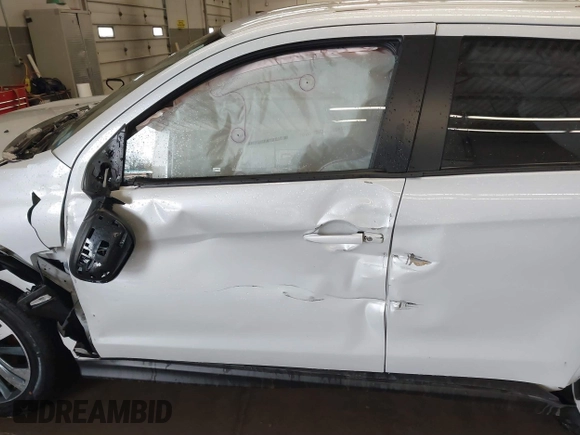 2023 Mitsubishi Outlander ES z VIN JA4ARUAU3PU016211, wystawiony jako IAAI lot #41554954 z przebiegiem 10 778 mil mil oraz . Historia ofert i sprzedaży dostępna na DreamBid. Obrazek 12.