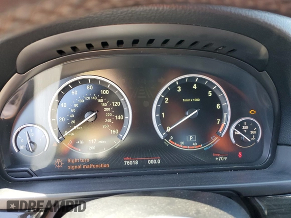 2013 BMW 5 Series 550i xDrive z VIN WBAFU9C54DDY72476, wystawiony jako Copart lot #56338925 z przebiegiem 76 018 mil mil oraz Szkoda całkowita • Salvage title. Historia ofert i sprzedaży dostępna na DreamBid. Obrazek 9.