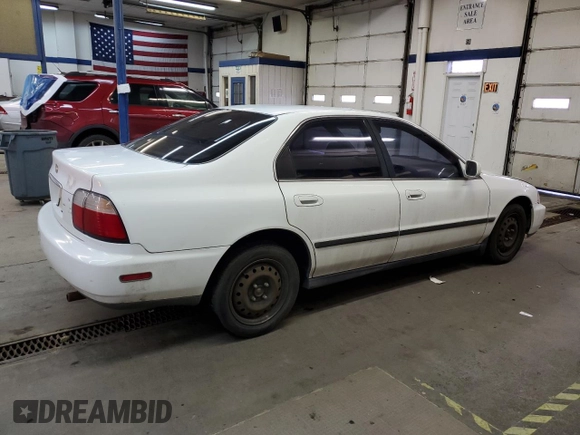 1997 Honda Accord LX with VIN 1HGCD5635VA217885, listed as a Copart auction lot 84570524 with 259,566 mi miles and Clean Title. Bid and sale history available at carsss.com. Image 3.