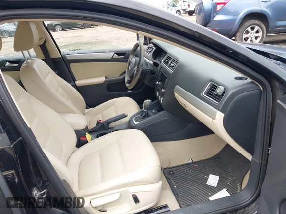 2014 Volkswagen Jetta SE с VIN 3VWD17AJ7EM370619, выставлен на аукционе IAAI как лот 42668263 с пробегом 102 336 миль миль и . История ставок и продаж доступна на DreamBid. Изображение 5.