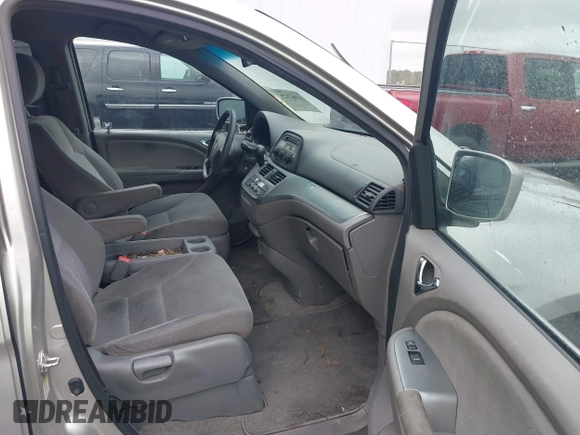 2008 Honda Odyssey EX with VIN 5FNRL38418B101360, listed as a IAAI auction lot 41862629 with 235,653 mi miles. Bid and sale history available at carsss.com. Image 5.
