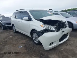 2017 Toyota Sienna XLE Auto Access Seat z VIN 5TDYZ3DC4HS847398, wystawiony jako IAAI lot #42091768 z przebiegiem 116 100 mil mil oraz . Historia ofert i sprzedaży dostępna na DreamBid. Obrazek 1.