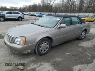 2001 Cadillac DeVille z VIN 1G6KD54YX1U190235, wystawiony jako Copart lot #46683395 z przebiegiem 131 386 mil mil oraz Szkoda całkowita • Salvage title. Historia ofert i sprzedaży dostępna na DreamBid. Obrazek 1.
