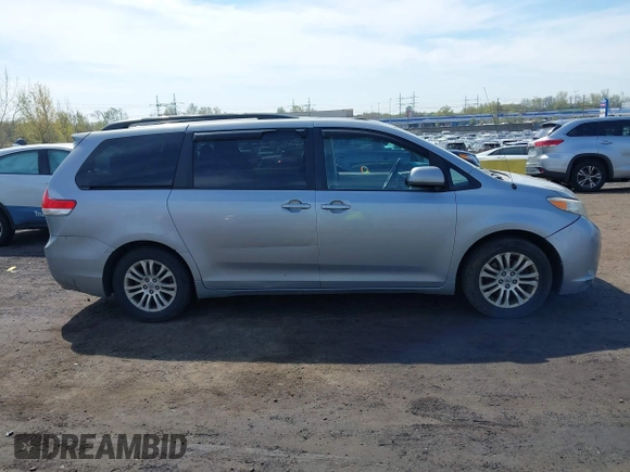 2011 Toyota Sienna XLE AAS с VIN 5TDYK3DC1BS142229, выставлен на аукционе IAAI как лот 42076380 с пробегом 132 768 миль миль и . История ставок и продаж доступна на DreamBid. Изображение 13.