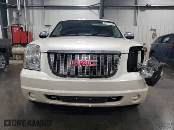 2013 GMC Yukon XL SLT with VIN 1GKS2KE70DR270162, listed as a Copart auction lot 44357555 with 141,889 mi miles and Salvage Title. Bid and sale history available at carsss.com. Image 5.