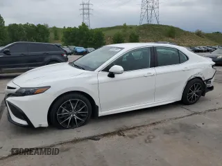 2023 Toyota Camry SE z VIN 4T1G11AK2PU722215, wystawiony jako Copart lot #58623895 z przebiegiem 39 968 mil mil oraz Szkoda całkowita • Salvage title. Historia ofert i sprzedaży dostępna na DreamBid. Obrazek 1.