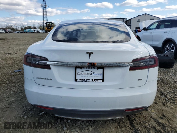 2014 Tesla Model S 60 z VIN 5YJSA1H1XEFP55657, wystawiony jako Copart lot #53405785 z przebiegiem Nie podano mil oraz Czysty tytuł • Clean title. Historia ofert i sprzedaży dostępna na DreamBid. Obrazek 6.