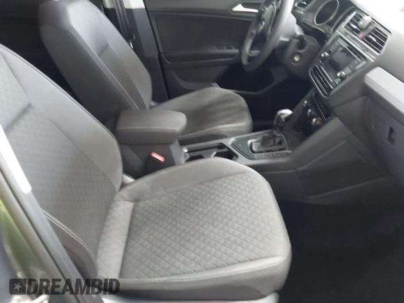 2021 Volkswagen Tiguan S z VIN 3VV1B7AX0MM030915, wystawiony jako IAAI lot #42198262 z przebiegiem 47 500 mil mil oraz . Historia ofert i sprzedaży dostępna na DreamBid. Obrazek 5.