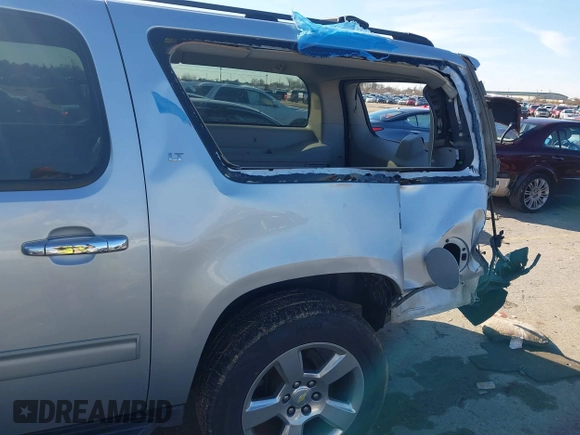 2014 Chevrolet Suburban LT with VIN 1GNSCJE0XER131638, listed as a IAAI auction lot 41305777 with 200,962 mi miles. Bid and sale history available at carsss.com. Image 6.