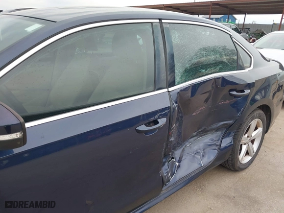 2012 Volkswagen Passat SE w/Sunroof with VIN 1VWBH7A35CC077207, listed as a IAAI auction lot 41351317 with 136,904 mi miles. Bid and sale history available at carsss.com. Image 6.