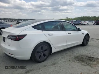 2021 Tesla Model 3 Standard Range Plus z VIN 5YJ3E1EAXMF973450, wystawiony jako Copart lot #52766645 z przebiegiem 66 827 mil mil oraz Szkoda całkowita • Salvage title. Historia ofert i sprzedaży dostępna na DreamBid. Obrazek 3.