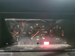 1992 Volvo 240 z VIN YV1AW8808N1915311, wystawiony jako Copart lot #56024205 z przebiegiem 183 955 mil mil oraz Szkody całkowita. Historia ofert i sprzedaży dostępna na DreamBid. Obrazek 9.