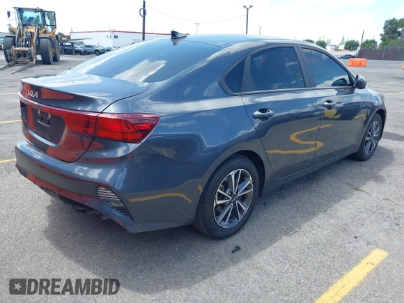 2023 Kia Forte LXS z VIN 3KPF24ADXPE608509, wystawiony jako IAAI lot #42257038 z przebiegiem 19 283 mil mil oraz . Historia ofert i sprzedaży dostępna na DreamBid. Obrazek 4.