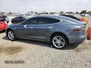 2013 Tesla Model S z VIN 5YJSA1CG9DFP09733, wystawiony jako Copart lot #58081845 z przebiegiem 88 163 mil mil oraz Szkoda całkowita • Salvage title. Historia ofert i sprzedaży dostępna na DreamBid. Obrazek 2.