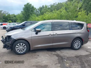 2017 Chrysler Pacifica Touring z VIN 2C4RC1DG2HR833473, wystawiony jako IAAI lot #42597208 z przebiegiem 78 239 mil mil oraz . Historia ofert i sprzedaży dostępna na DreamBid. Obrazek 15.