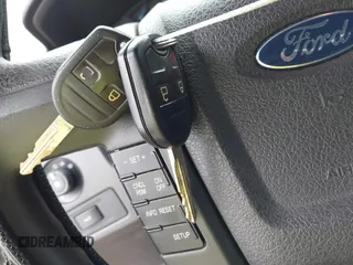 2014 Ford F-150 XL z VIN 1FTFW1CF4EKG46443, wystawiony jako IAAI lot #42783039 z przebiegiem 219 813 mil mil oraz . Historia ofert i sprzedaży dostępna na DreamBid. Obrazek 11.