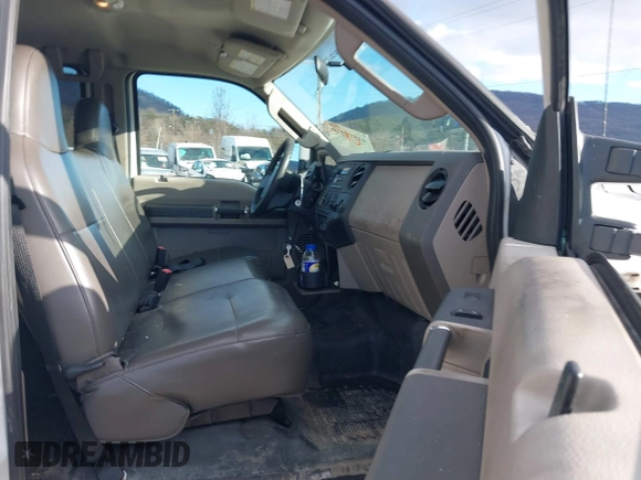 2010 Ford Super Duty F-250 SRW XL with VIN 1FTSW2B59AEB36692, listed as a IAAI auction lot 41517219 with 43,151 mi miles. Bid and sale history available at carsss.com. Image 5.