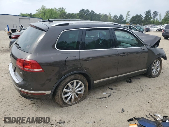 2016 Volkswagen Touareg Sport z VIN WVGEF9BP3GD013102, wystawiony jako Copart lot #53333375 z przebiegiem Nie podano mil oraz Szkoda całkowita • Salvage title. Historia ofert i sprzedaży dostępna na DreamBid. Obrazek 3.