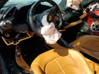 2018 Ferrari 488 z VIN ZFF79ALA0J0235841, wystawiony jako Copart lot #70033674 z przebiegiem Nie podano mil oraz Tytuł czysty. Historia ofert i sprzedaży dostępna na DreamBid. Obrazek 8.