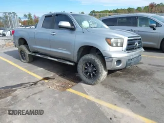 2010 Toyota Tundra z VIN 5TFRM5F18AX019641, wystawiony jako IAAI lot #39478240 z przebiegiem 241 424 mil mil oraz . Historia ofert i sprzedaży dostępna na DreamBid. Obrazek 1.