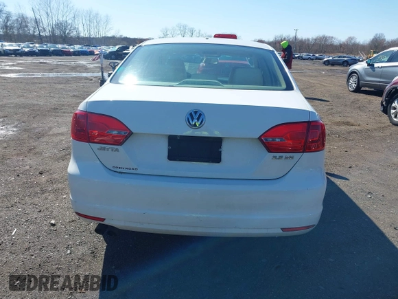 2013 Volkswagen Jetta Sedan SE with VIN 3VWDP7AJXDM373902, listed as a IAAI auction lot 41858011 with 153,974 mi miles. Bid and sale history available at carsss.com. Image 16.