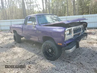 1992 Dodge D/W 250 with VIN 3B7KM23C8NM516058, listed as a Copart auction lot 46529115 with 279,999 mi miles and Salvage Title. Bid and sale history available at carsss.com. Image 4.