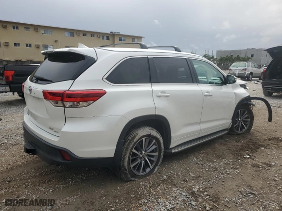 2018 Toyota Highlander SE with VIN 5TDJZRFH9JS541056, listed as a Copart auction lot 46634235 with 0 mi miles and Salvage Title. Bid and sale history available at carsss.com. Image 3.