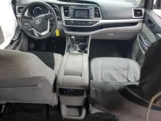 2019 Toyota Highlander LE with VIN 5TDZARFH5KS042654, listed as a Copart auction lot 56297684 with 138,841 mi miles and Salvage title. Bid and sale history available at DreamBid. Image 8.