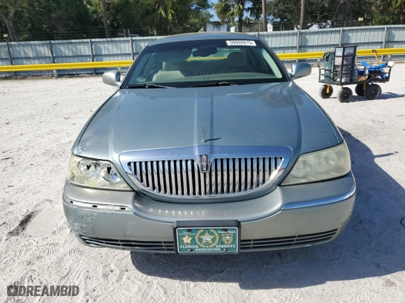 2004 Lincoln Town Car Signature with VIN 1LNHM81W64Y644937, listed as a Copart auction lot 50868815 with 189,886 mi miles and Salvage Title. Bid and sale history available at carsss.com. Image 5.