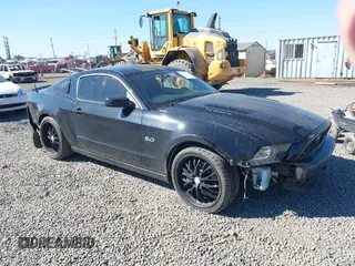 2014 Ford Mustang GT z VIN 1ZVBP8CF5E5201080, wystawiony jako IAAI lot #42191392 z przebiegiem 42 701 mil mil oraz . Historia ofert i sprzedaży dostępna na DreamBid. Obrazek 1.