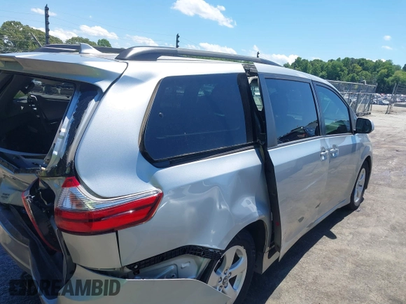 2020 Toyota Sienna LE Auto Access Seat с VIN 5TDKZ3DC3LS053328, выставлен на аукционе IAAI как лот 42184135 с пробегом 65 300 миль миль и . История ставок и продаж доступна на DreamBid. Изображение 17.