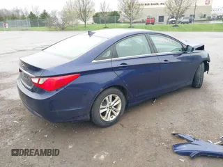 2013 Hyundai Sonata GLS z VIN 5NPEB4AC7DH712823, wystawiony jako IAAI lot #42132737 z przebiegiem 108 993 mil mil oraz . Historia ofert i sprzedaży dostępna na DreamBid. Obrazek 4.