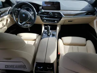 2020 BMW 5 Series 530i xDrive z VIN WBAJR7C03LCE58567, wystawiony jako Copart lot #52381325 z przebiegiem 27 309 mil mil oraz Szkoda całkowita • Salvage title. Historia ofert i sprzedaży dostępna na DreamBid. Obrazek 8.