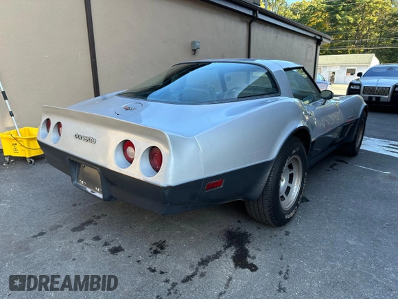 1982 Chevrolet Corvette z VIN 1G1AY8789C5101514, wystawiony jako Copart lot #87106344 z przebiegiem 3 012 mil mil oraz Czysty tytuł • Clean title. Historia ofert i sprzedaży dostępna na DreamBid. Obrazek 4.