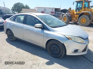 2013 Ford Focus SE z VIN 1FADP3F29DL321472, wystawiony jako IAAI lot #42143652 z przebiegiem 74 970 mil mil oraz . Historia ofert i sprzedaży dostępna na DreamBid. Obrazek 1.