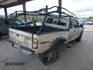2001 Toyota Tacoma z VIN 5TEWN72N11Z733480, wystawiony jako IAAI lot #42244484 z przebiegiem 323 454 mil mil oraz . Historia ofert i sprzedaży dostępna na DreamBid. Obrazek 4.