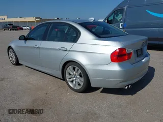 2006 BMW 3 Series 325i z VIN WBAVB135X6KR63138, wystawiony jako IAAI lot #42780102 z przebiegiem 205 000 mil mil oraz . Historia ofert i sprzedaży dostępna na DreamBid. Obrazek 3.