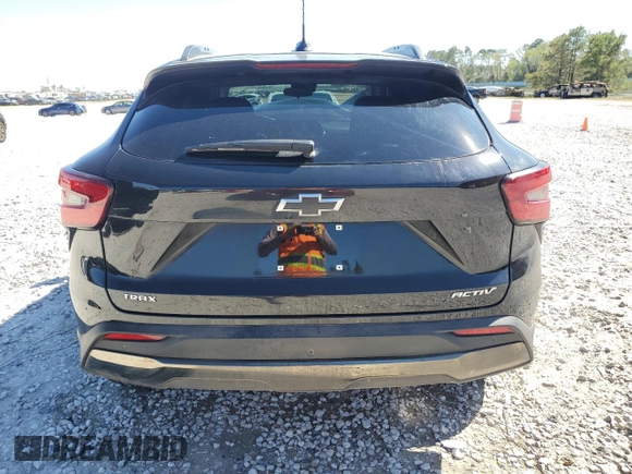 2025 Chevrolet Trax ACTIV with VIN KL77LKEP0SC101917, listed as a Copart auction lot 50033285 with 9,597 mi miles and Salvage Title. Bid and sale history available at carsss.com. Image 6.