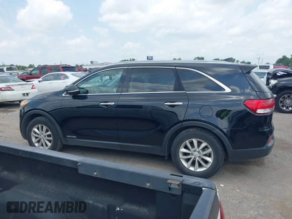 2016 Kia Sorento LX z VIN 5XYPGDA50GG112670, wystawiony jako IAAI lot #42170870 z przebiegiem 165 053 mil mil oraz . Historia ofert i sprzedaży dostępna na DreamBid. Obrazek 14.