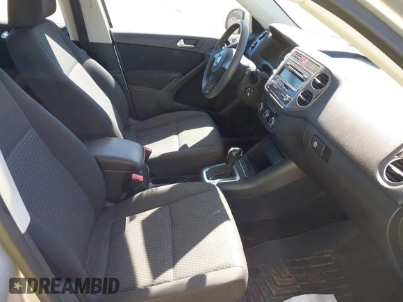 2011 Volkswagen Tiguan SE with VIN WVGBV7AX5BW549090, listed as a IAAI auction lot 41550983 with 153,739 mi miles and . Bid and sale history available at DreamBid. Image 5.