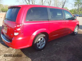 2013 Dodge Grand Caravan SXT z VIN 2C4RDGCG4DR635702, wystawiony jako IAAI lot #42092823 z przebiegiem 234 737 mil mil oraz . Historia ofert i sprzedaży dostępna na DreamBid. Obrazek 4.